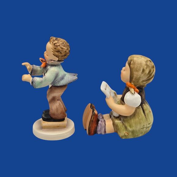 Hummel Figurines TMK-6 Boy Band Leader Hum 129 4/0 Girl Singing Music Sheet #389 - Picture 7 of 13